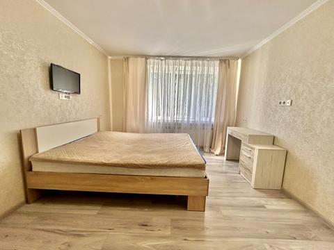 квартира за адресою Героїв Крут бульв. (Героїв Сталінграду), 9-А