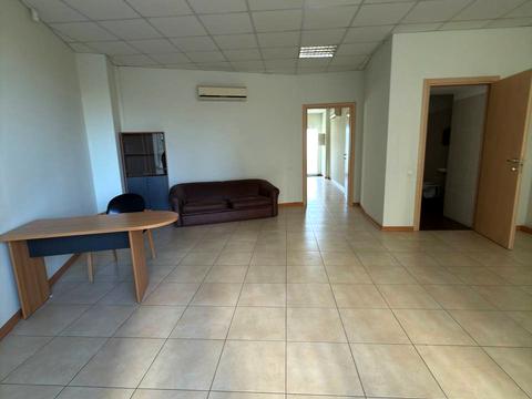 комерційна за адресою Літературна вул., 1а