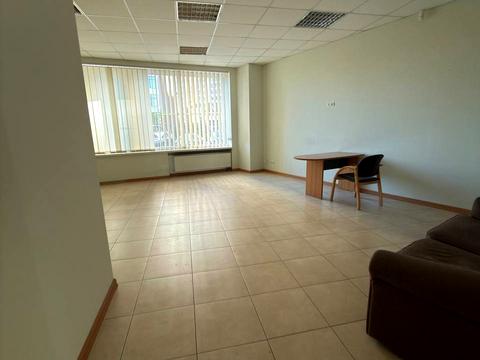 комерційна за адресою Літературна вул., 1а