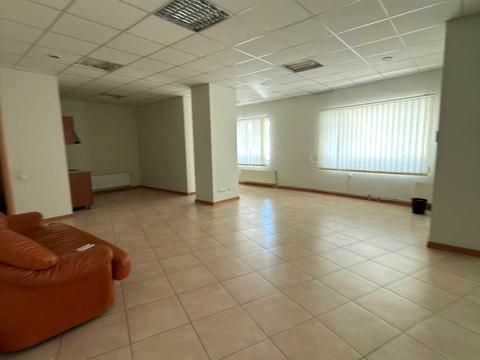 комерційна за адресою Літературна вул., 1а