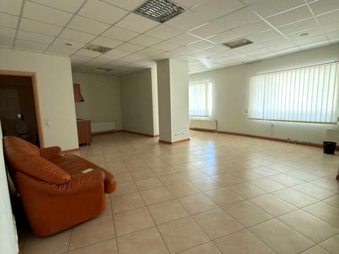 комерційна за адресою Літературна вул., 1а