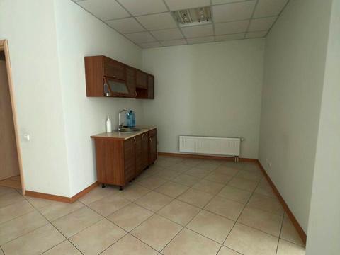 комерційна за адресою Літературна вул., 1а