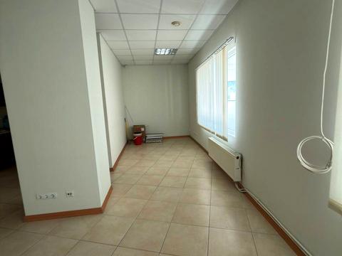 комерційна за адресою Літературна вул., 1а