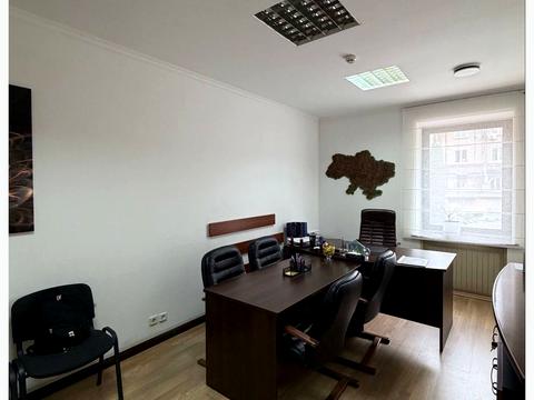 комерційна за адресою Соборна пл. (Жовтнева), 1-Б
