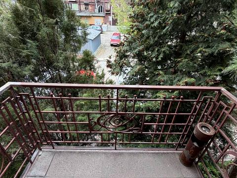 комерційна за адресою Соборна пл. (Жовтнева), 1-Б
