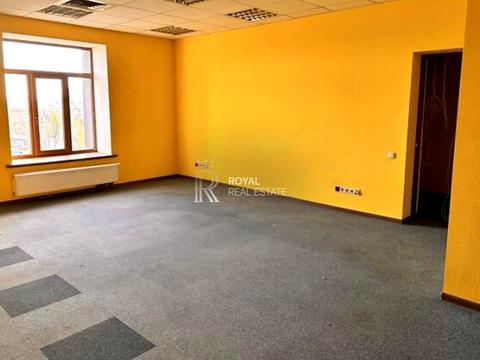 комерційна за адресою Володимира Сосюри вул., 6-Б