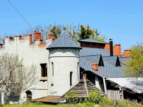 комерційна за адресою Лісова, 1