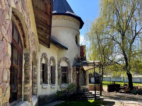 комерційна за адресою Лісова, 1