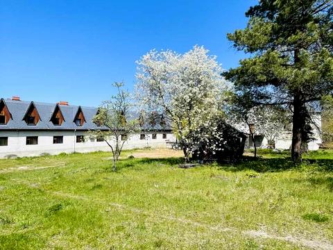 комерційна за адресою Лісова, 1