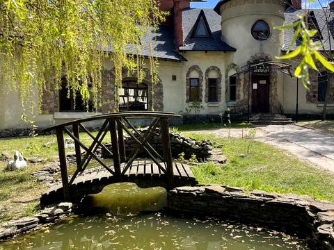 комерційна за адресою Лісова, 1