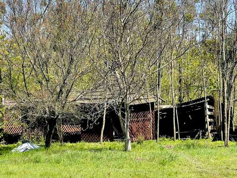 комерційна за адресою Лісова, 1