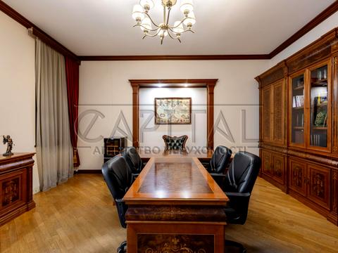 комерційна за адресою Лютеранська вул., 8