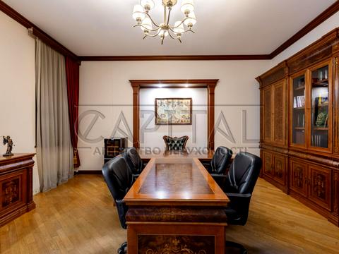 комерційна за адресою Лютеранська вул., 8