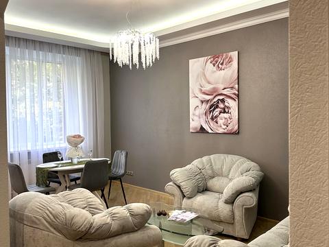 квартира за адресою Трьохсвятительська вул., 9