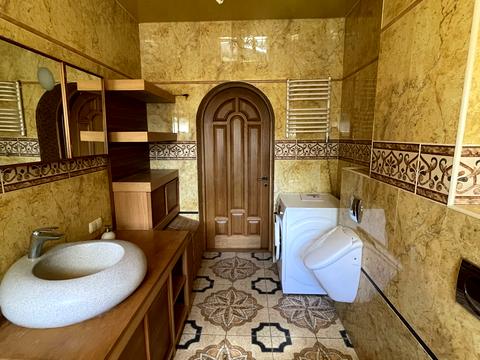 будинок за адресою Лугова вул., 121