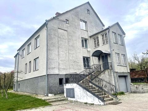 будинок за адресою Оксани Лятуринської вул.