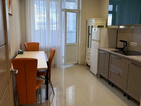 квартира за адресою Академіка Глушкова просп., 9-В