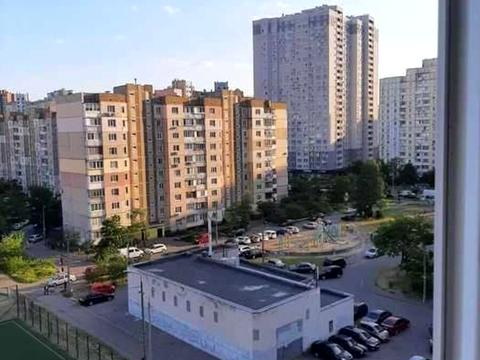 квартира за адресою Київ, Драгоманова вул., 5