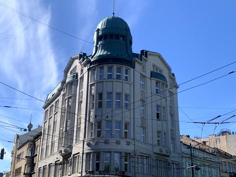 комерційна за адресою Академіка Володимира Гнатюка вул. (), 2