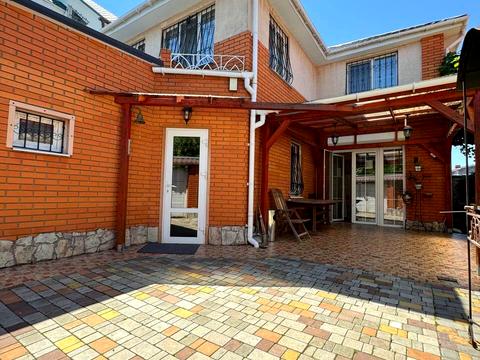 будинок за адресою Юхима Геллера вул. (Жовтневої Революції)