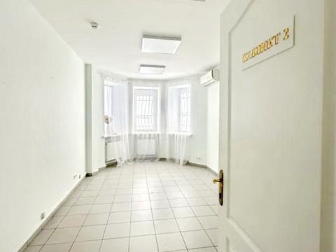 комерційна за адресою Турівська вул., 24