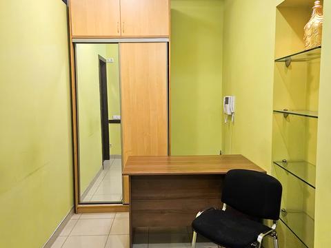 комерційна за адресою Богдана Хмельницького вул., 68