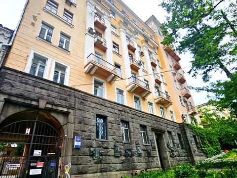 комерційна за адресою Богдана Хмельницького вул., 68