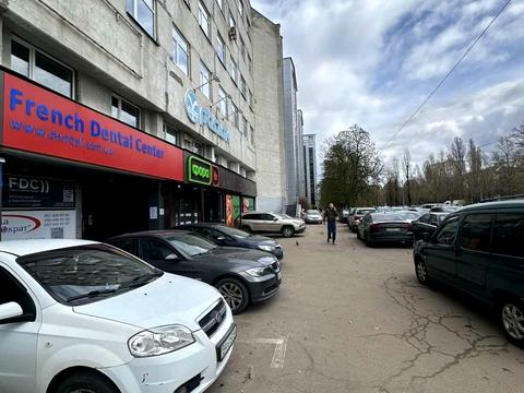 комерційна за адресою Вацлава Гавела бульв. (Івана Лепсе), 4