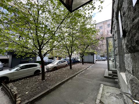 комерційна за адресою Володимирська вул., 69