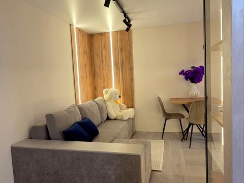 квартира за адресою Тролейбусна вул., 9-В