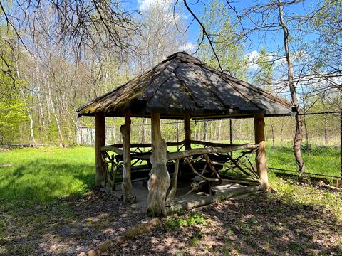 комерційна за адресою Лугова, 1а