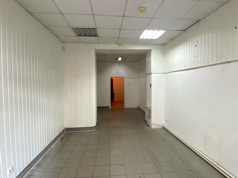 комерційна за адресою Героїв УПА, 16
