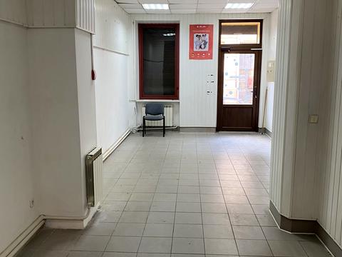 комерційна за адресою Героїв УПА, 16