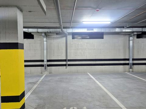 паркомісце за адресою Набережна Перемоги вул., 128