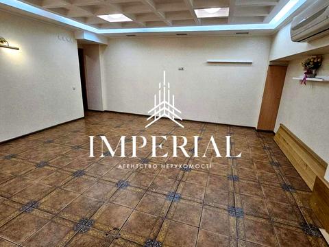 комерційна за адресою Авіаконструктора Антонова вул., 3