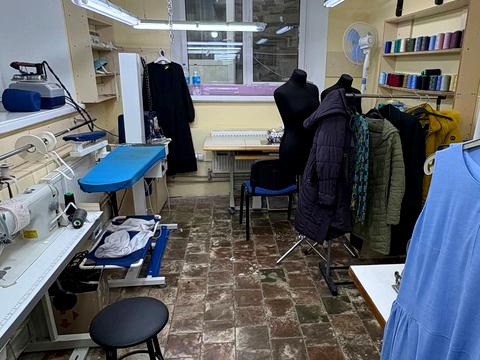 комерційна за адресою Сінна вул. (Добровольського), 5
