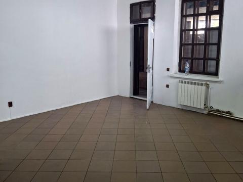 комерційна за адресою Базарна вул., 2
