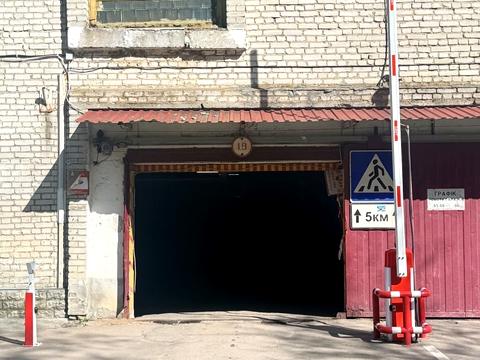 паркомісце за адресою Тернопільська вул., 17