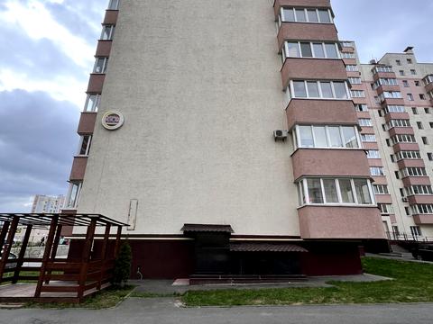 комерційна за адресою Лесі Українки вул., 12