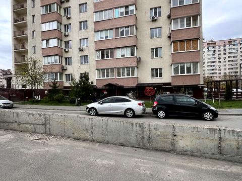 комерційна за адресою Лесі Українки вул., 12