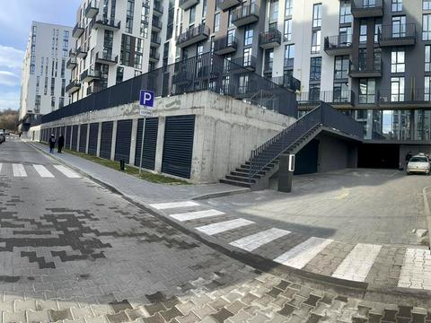 комерційна за адресою Малоголосківська вул., 40