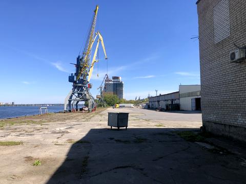 комерційна за адресою Десантників пл., 5