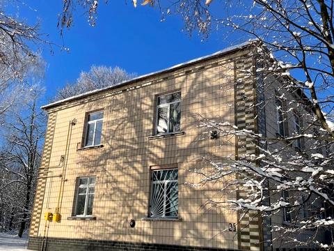 комерційна за адресою Миру, 4а