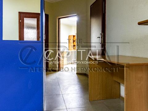 комерційна за адресою Раїси Окіпної вул., 4-А