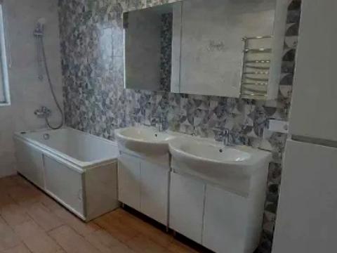 будинок за адресою Набережна вул.