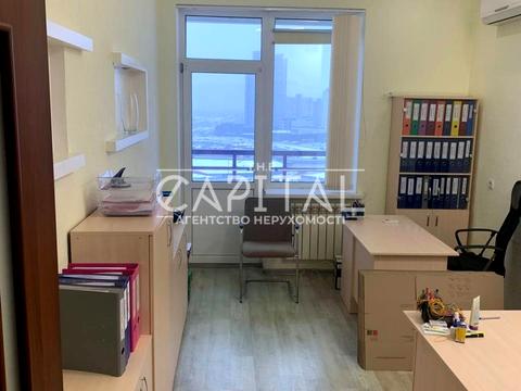 комерційна за адресою Срібнокільська вул., 3-Б