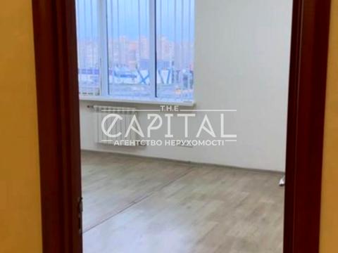 комерційна за адресою Срібнокільська вул., 3-Б