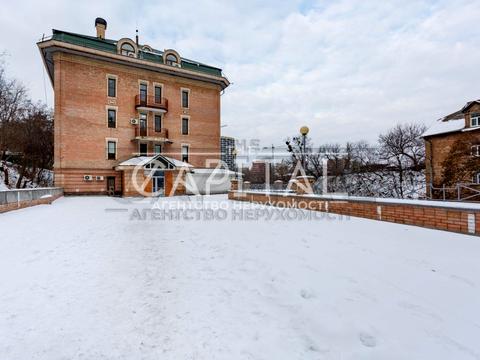комерційна за адресою Варязький пров., 14