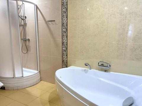 квартира за адресою Анни Ахматової вул., 48
