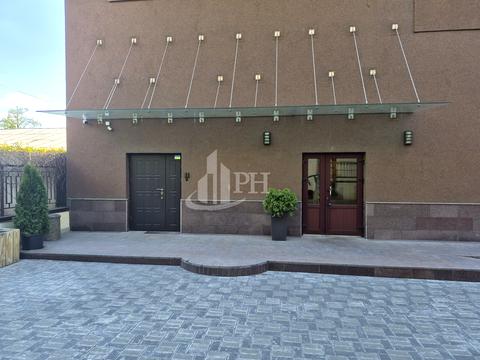 комерційна за адресою Гоголівська вул., 14